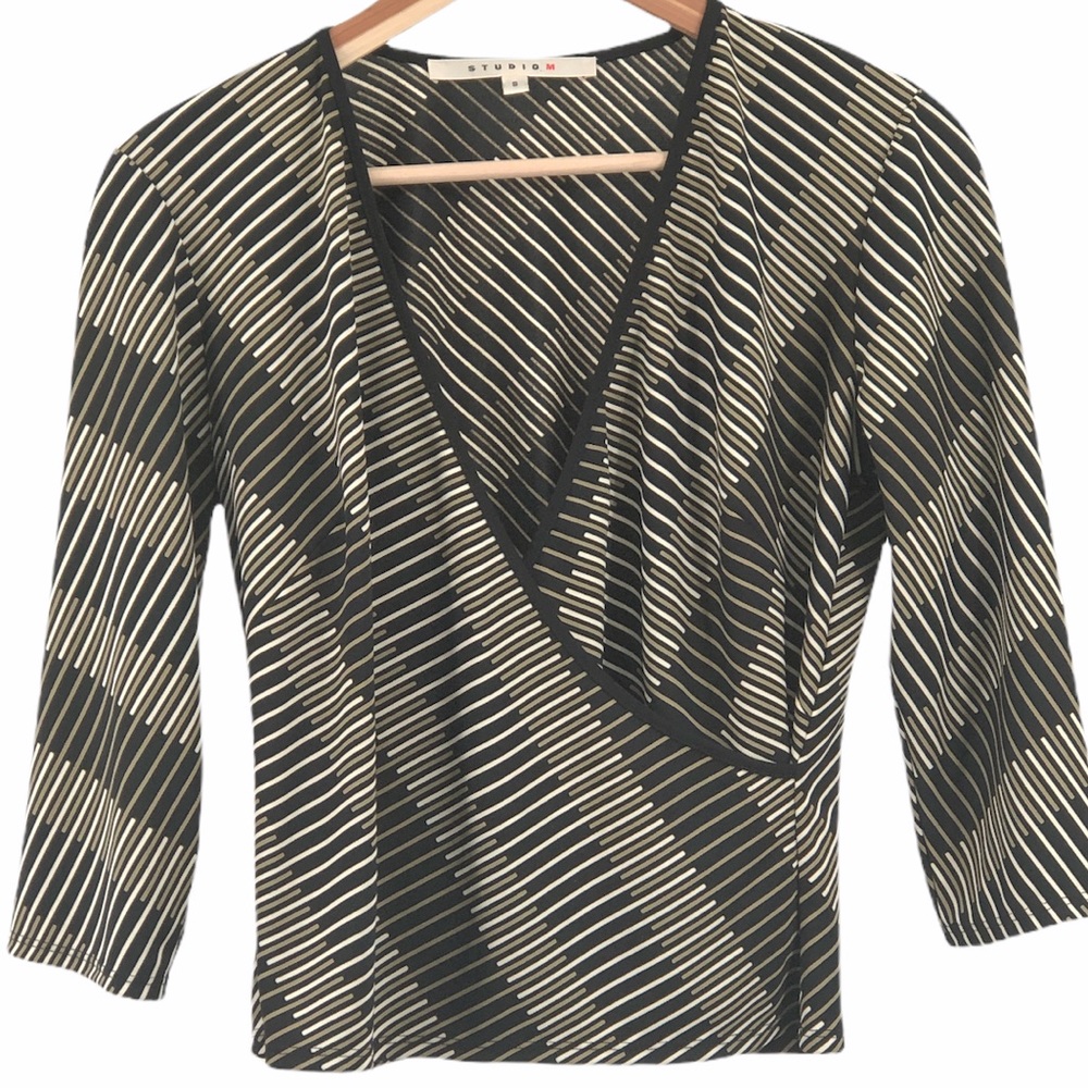 - Studio M Size S Women’s Surplice Top